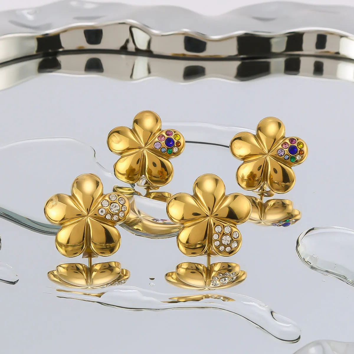 Popular flower earrings with diamond inlay in stainless steel with 18K gold plating