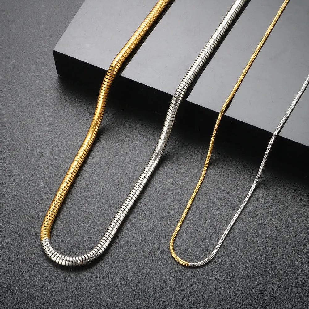 Golden snake bone chain necklace with 3mm thickness and geometric design for women's hip-hop fashion