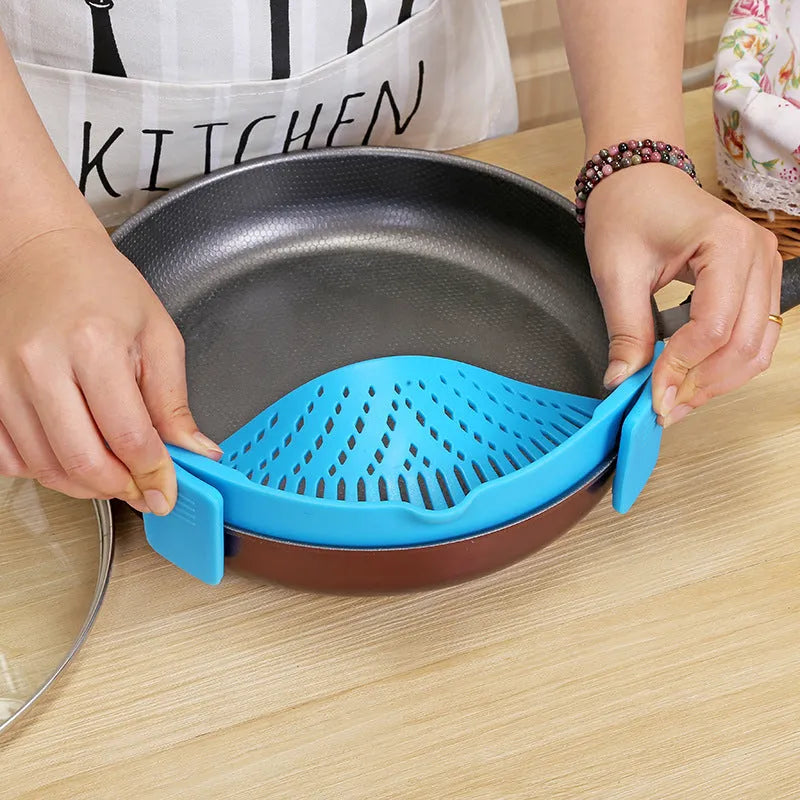 Silicone clip-on kitchen strainer with stainless steel mesh in blue colour