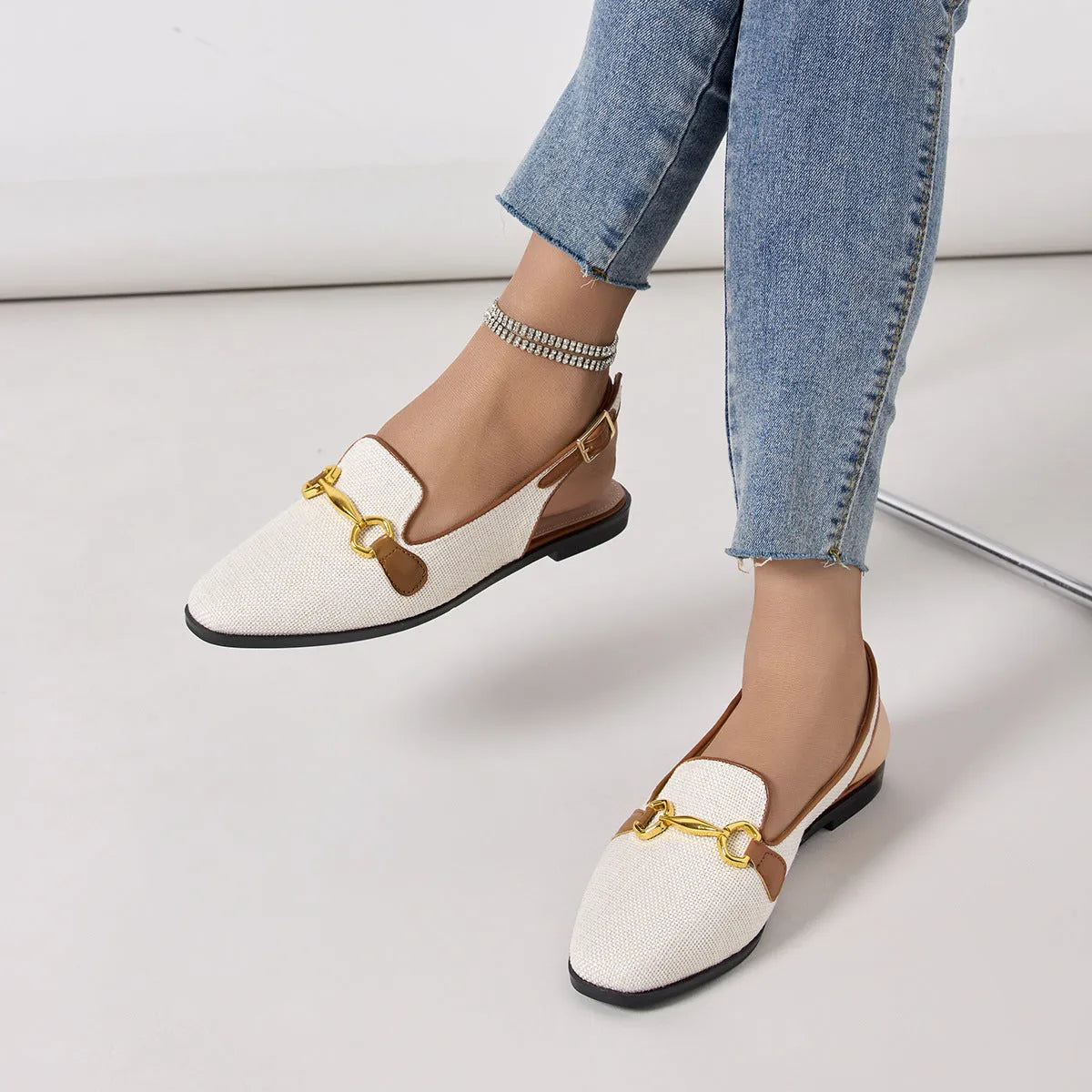 Women's closed toe half slippers with chunky low heel in black linen and imitation leather lining