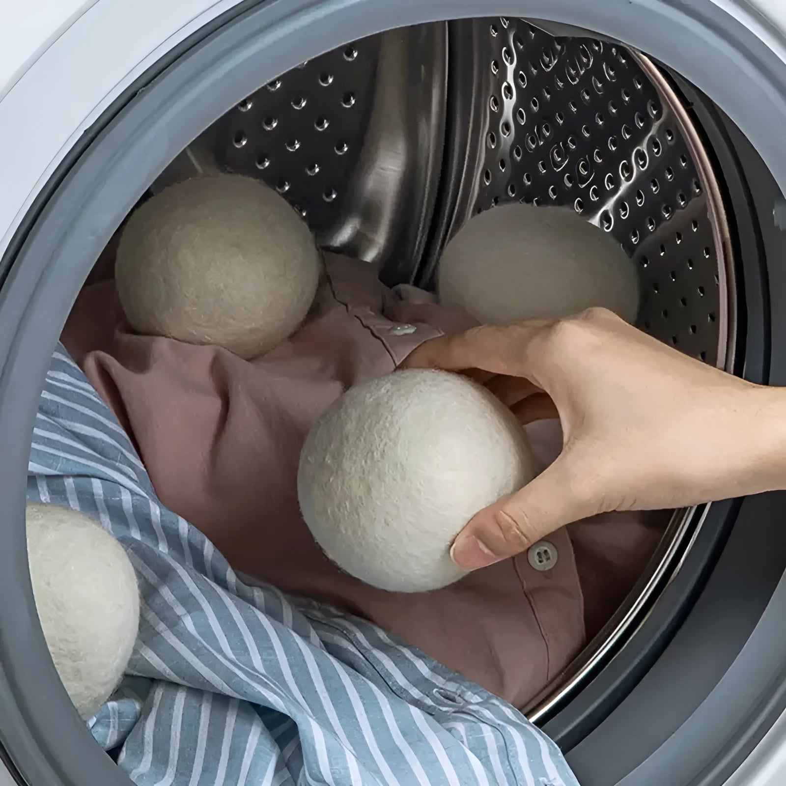 Set of six low allergenic laundry drying balls in various sizes for wrinkle reduction