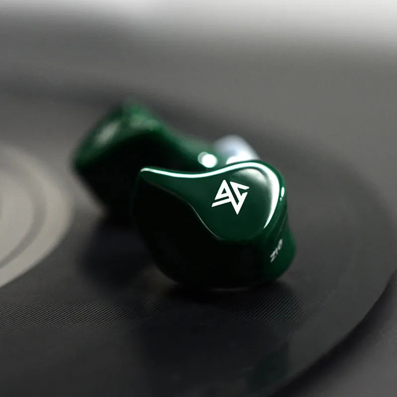 Z1 true wireless Bluetooth in-ear headphones in black or green colour with PC resin construction