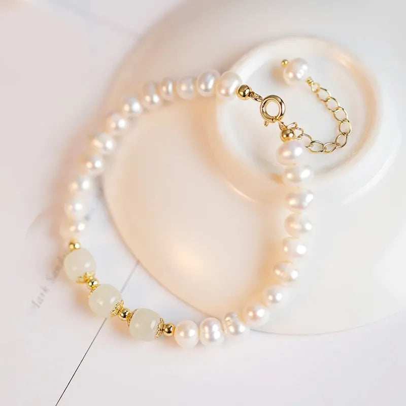 Diamond-shaped freshwater pearl bracelet in Hetian jade colour with Korean-style design