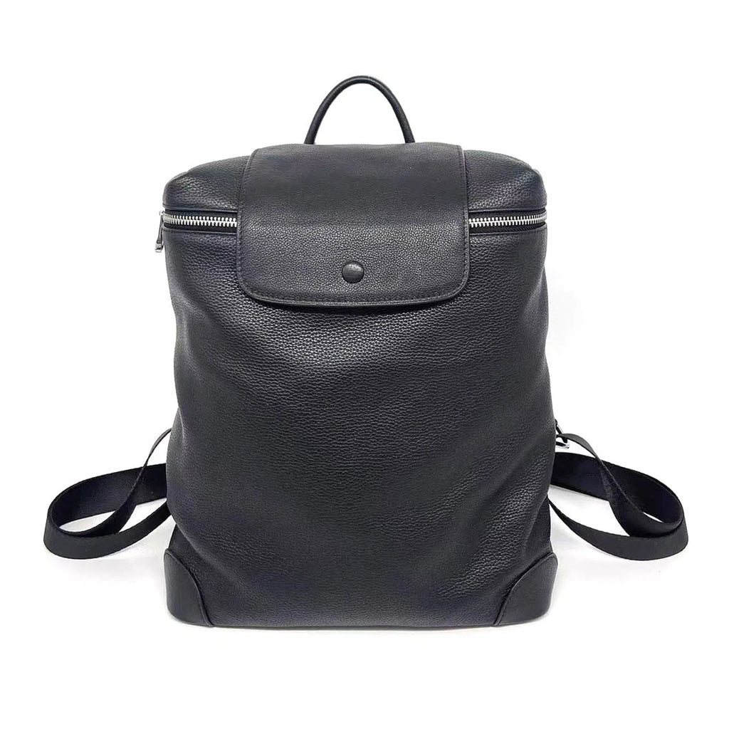 Black full-grain leather backpack, 30 x 13 x 35 cm, with curved shoulder straps and patchwork front