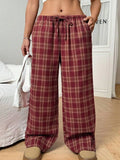 Women's loose plaid trousers with drawstring waist and front pockets in red or blue colours