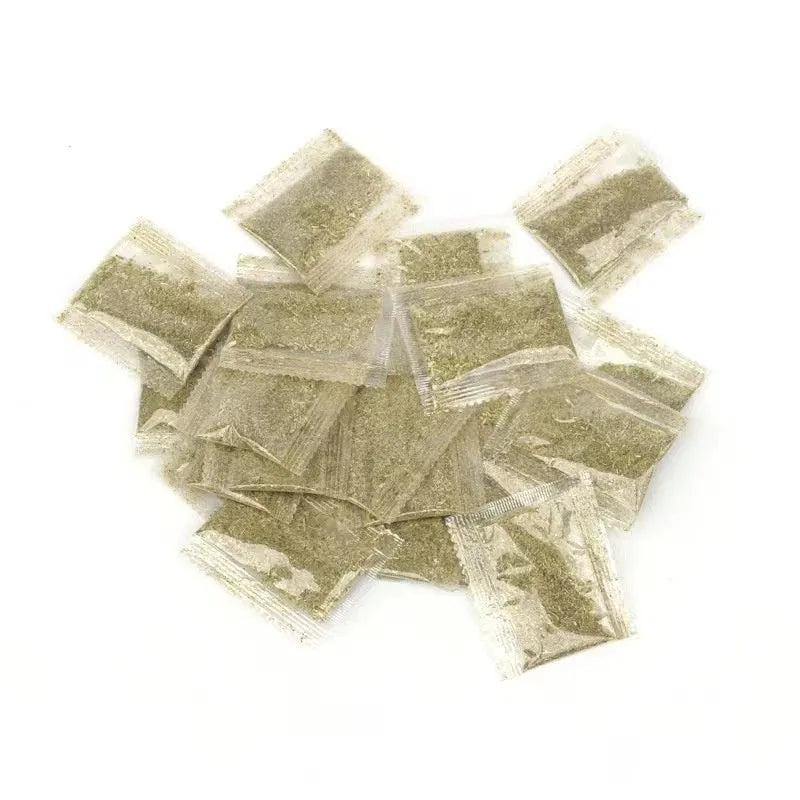 Catnip cat snack in a 1g bag, featuring mint powder for hairball removal and oral cleaning