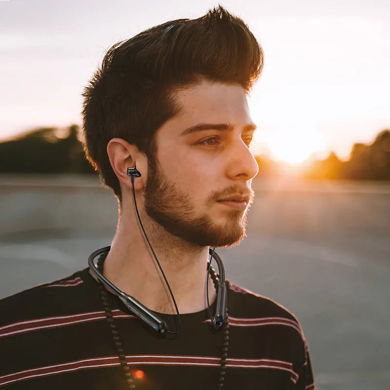 Halter 50 true wireless Bluetooth headset in sports style, available in black, blue, and Shadow Green