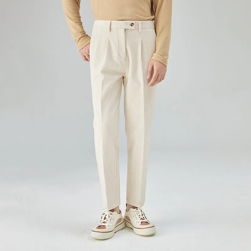 Men's straight-leg corduroy trousers in loose fit with micro elasticity