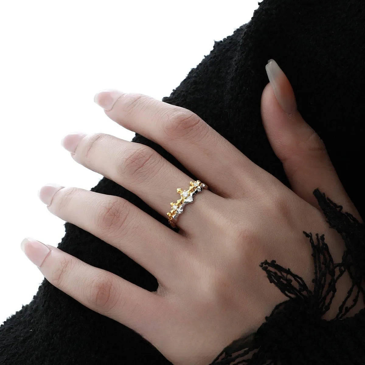 Adjustable opening silver ring with princess knight couple minority design in white gold or black gold colour