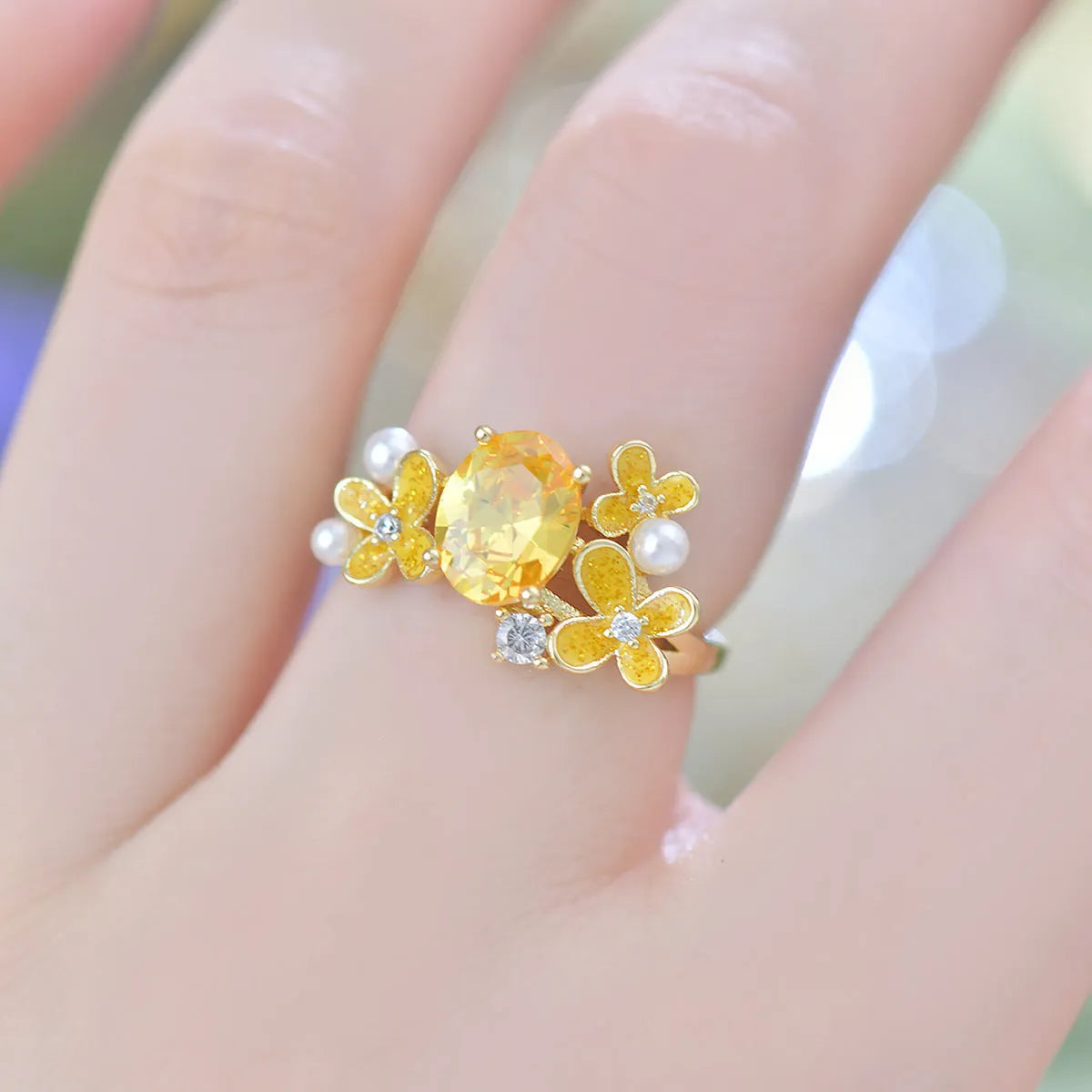 Women's open ring with flower pearl zircon design in yellow or light purple colour