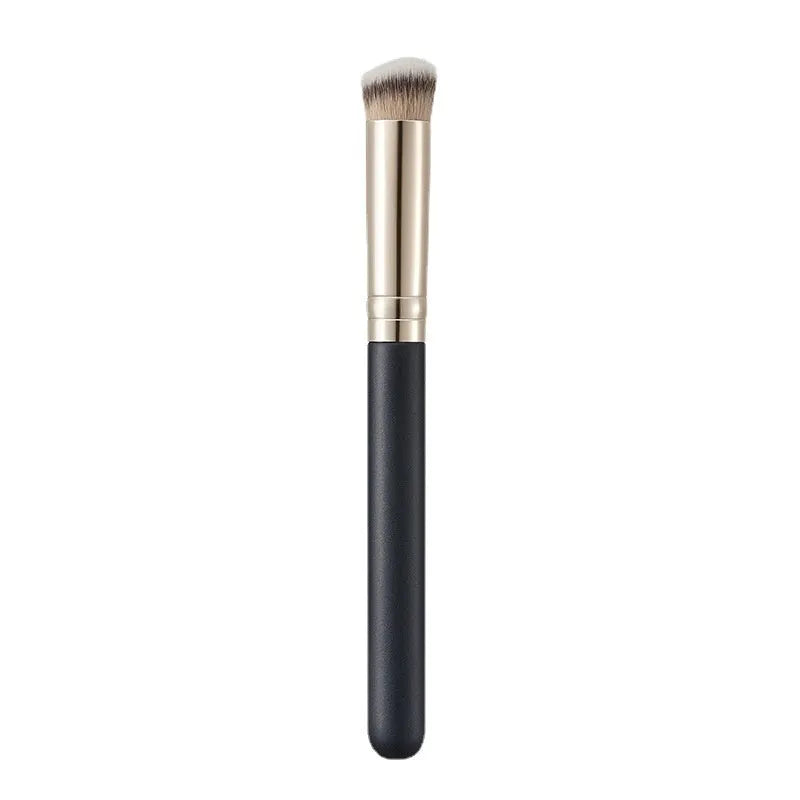 Round head concealer brush with artificial fibre bristles, 9cm total length, straight flat head design