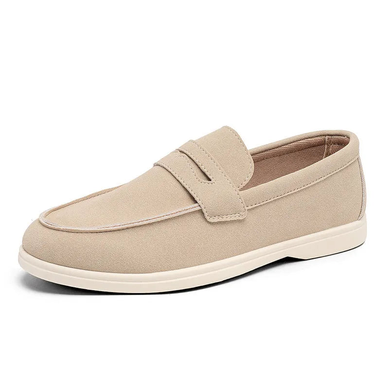 Men's casual suede shoes in British style with round toe and vulcanised rubber sole.