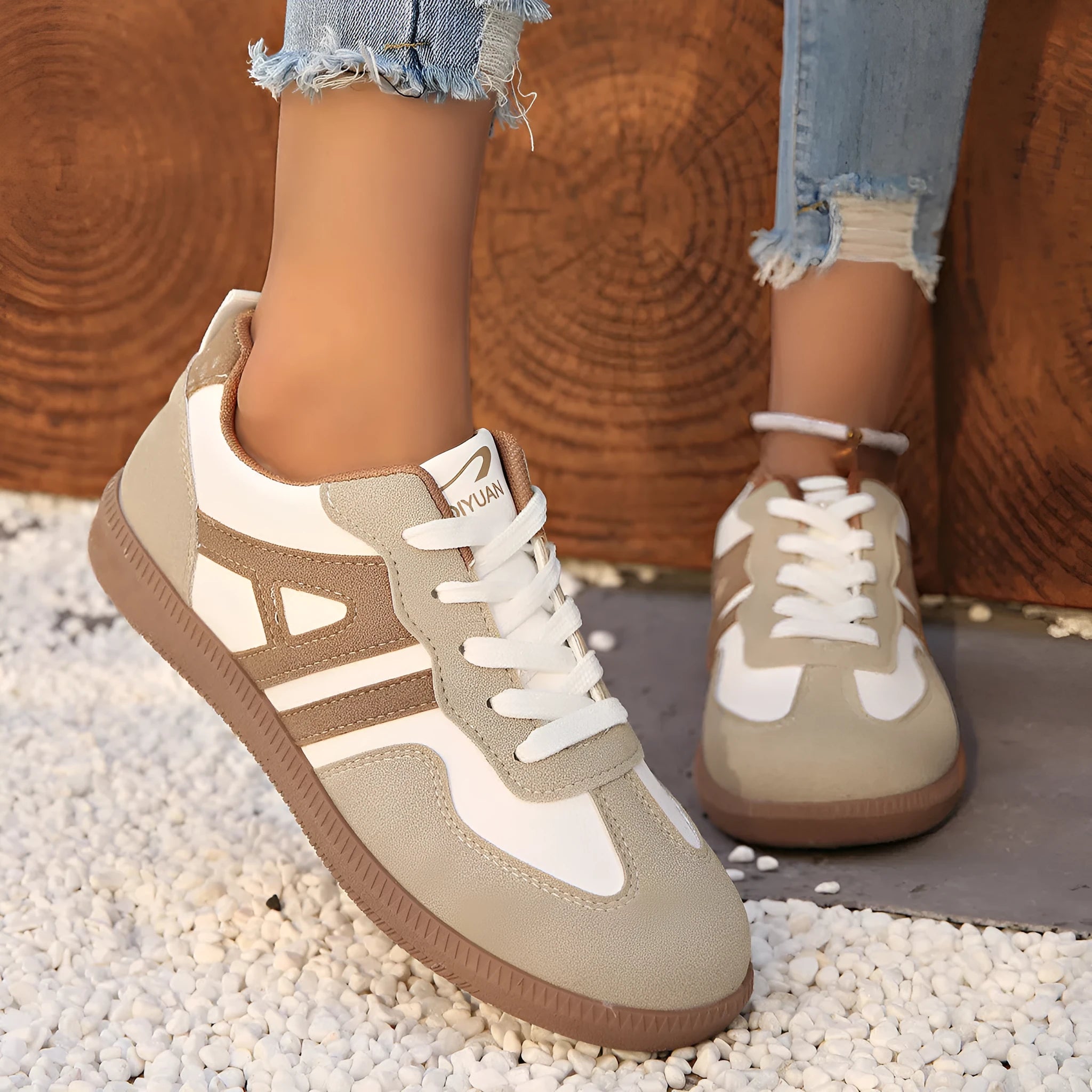 Women's retro colour matching lace-up jogging shoes with low platform heel and cross strap details