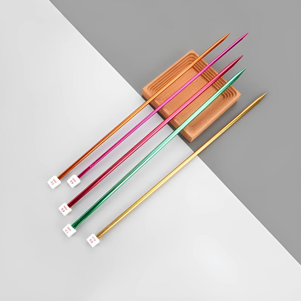 Crochet hook set with fourteen sizes from 2.0mm to 10.0mm including protective end caps