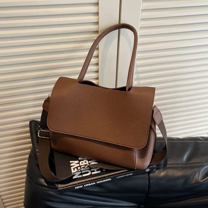 Women's vintage style square tote bag in PU leather with double shoulder straps.
