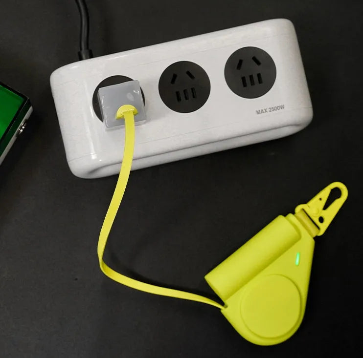 Power bank 5000 MA flexible wire PD20W fast charge green Type-C interface fireproof PC ABS shell