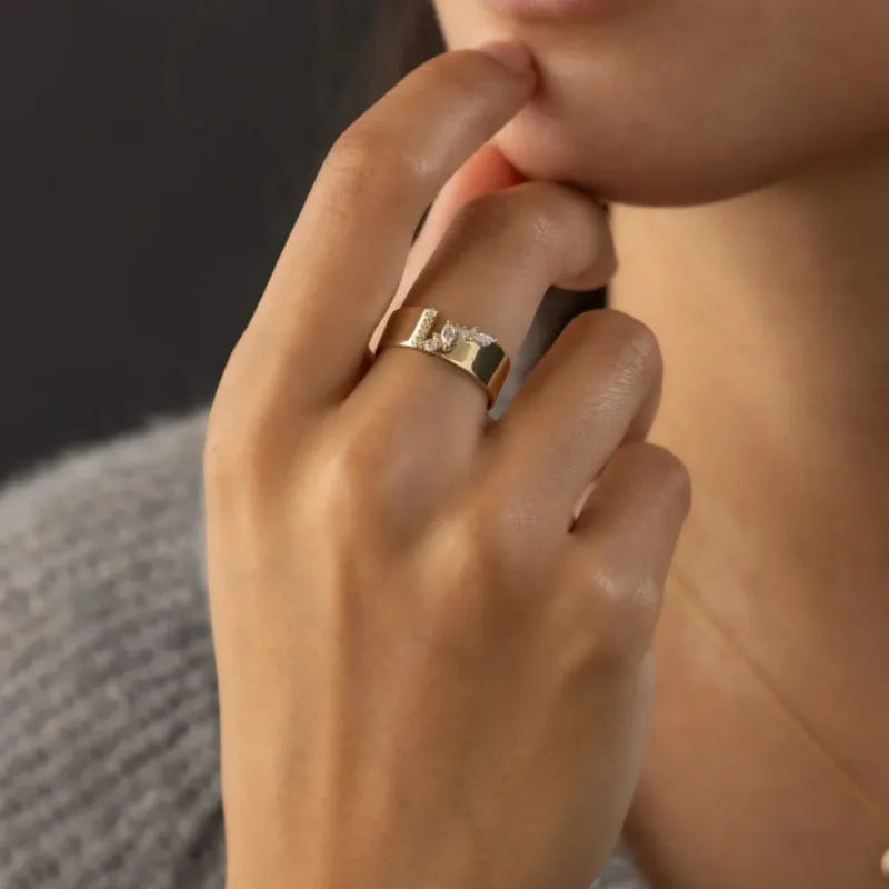 Gold electroplated women's ring with zircon accent on copper band