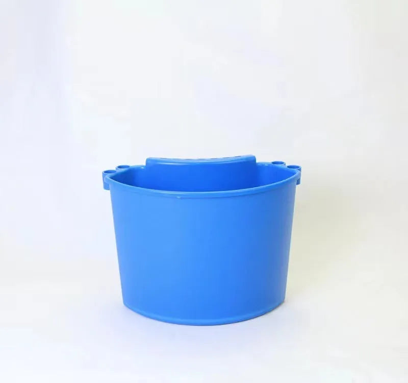 Black car washing bucket with interior washboard ridge, 30-litre capacity.