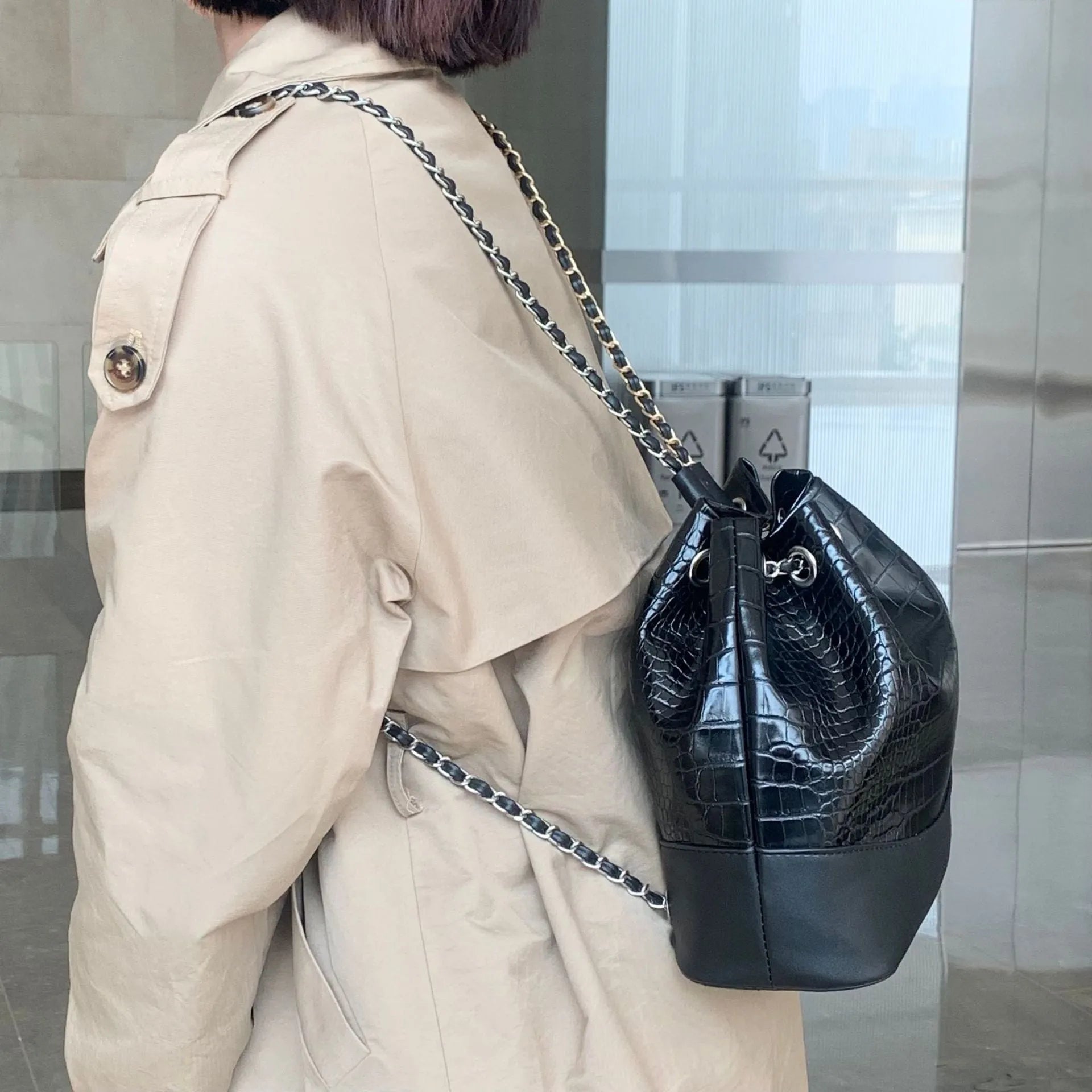 Women's black PU large capacity shoulder bag with chain detail, 22x29x10.5cm