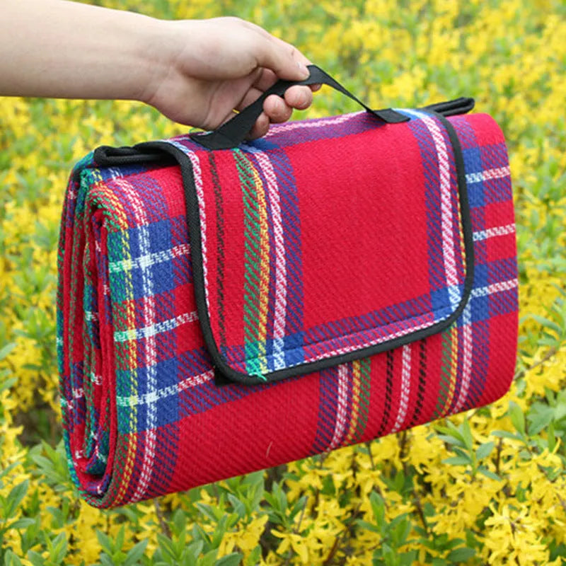 Damp proof picnic mat 150x200cm fine cashmere three-layer waterproof field mat in blue green and red
