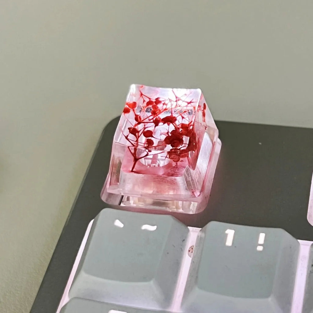 Resin starry sky keycap for mechanical keyboards in transparent design with glitter particles