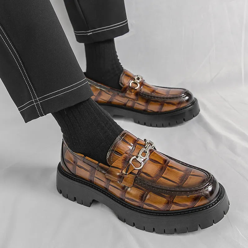 Men's crocodile pattern loafers in British style with flat heel, available in multiple colours and extended sizes