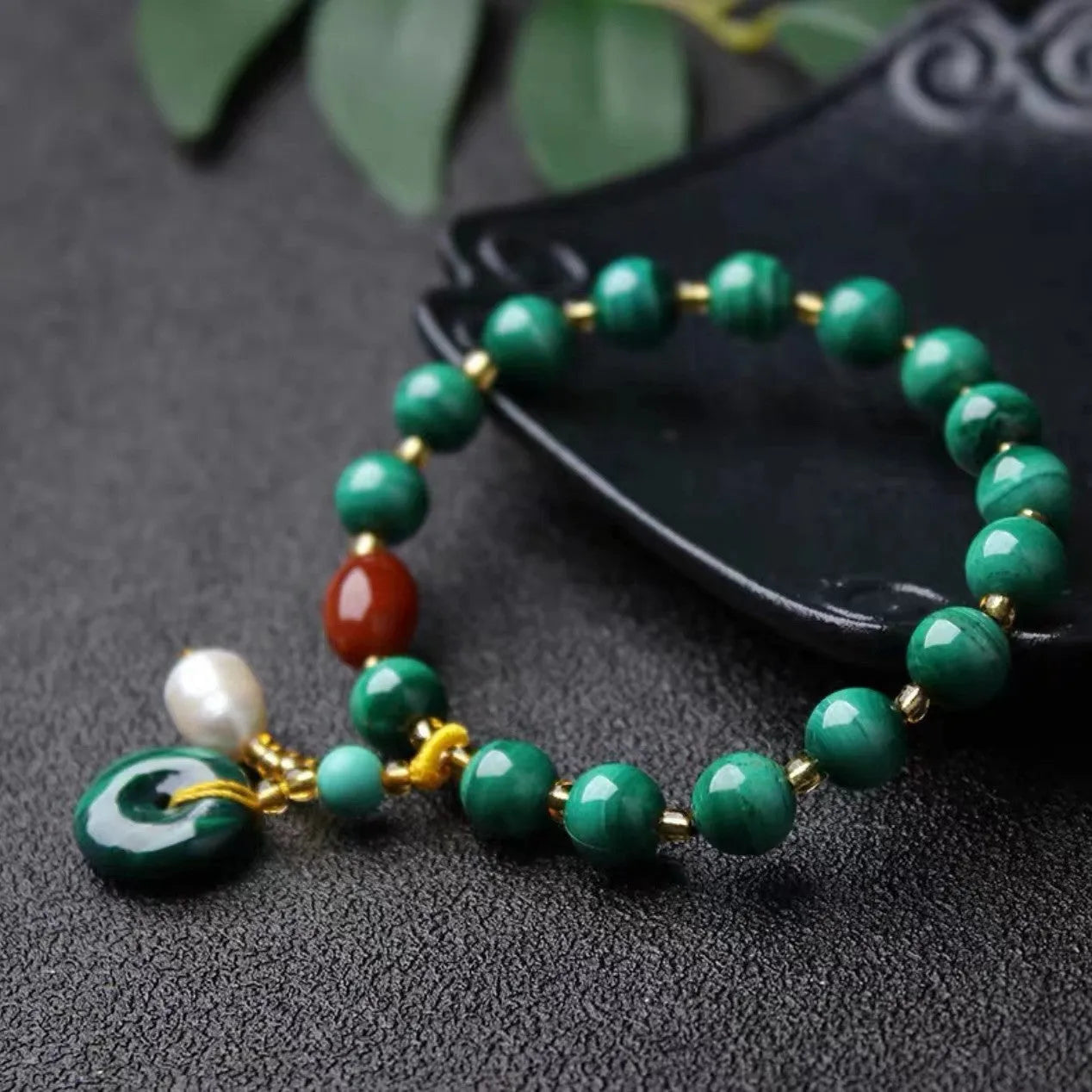 Natural green malachite and red agate stone bracelet with barrel-shaped beads