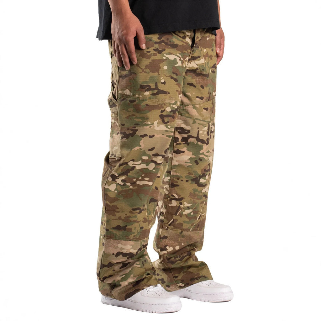 Men's loose camouflage workwear jeans in cotton denim, straight leg mid-waist with zip fly, green colour