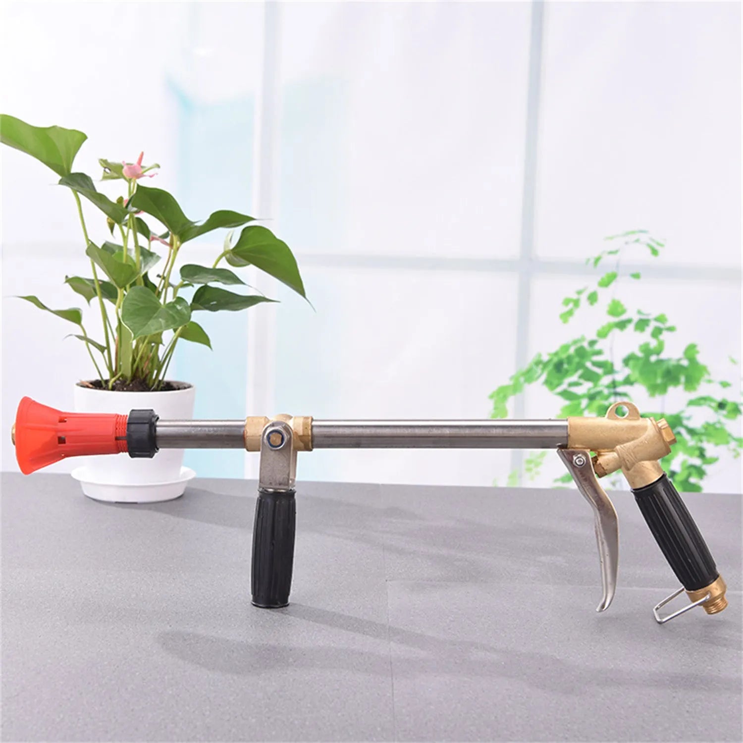 Adjustable high-pressure agricultural spray gun in submachine gun style