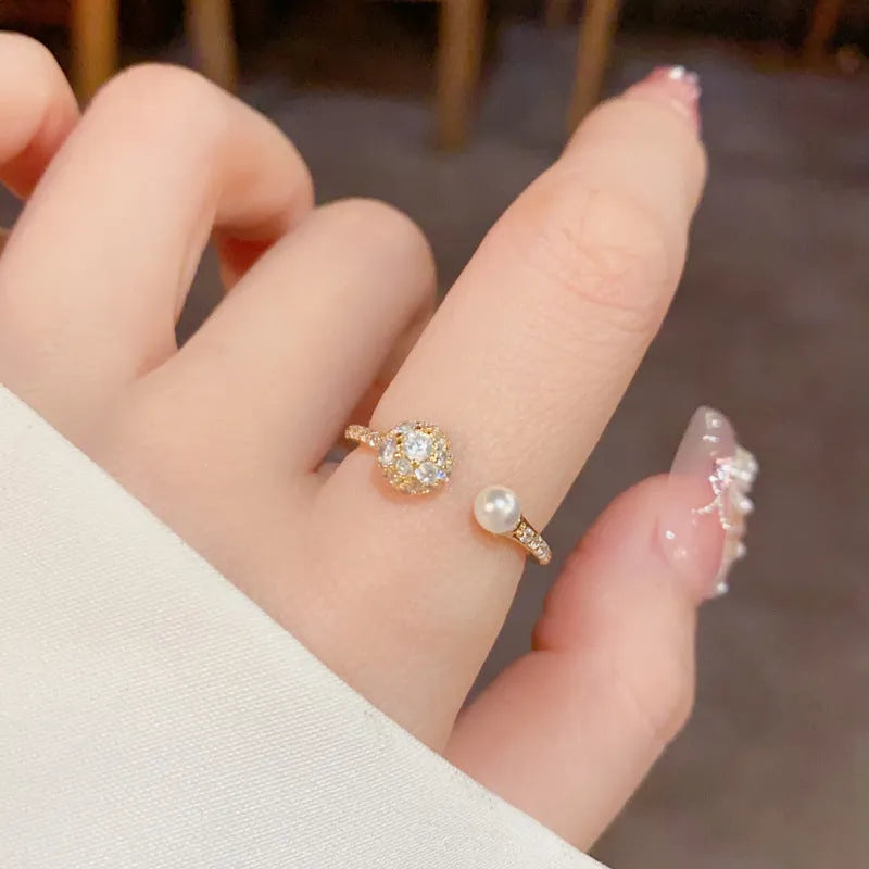 Open-end ring with round zircon stones in gold or silver plating