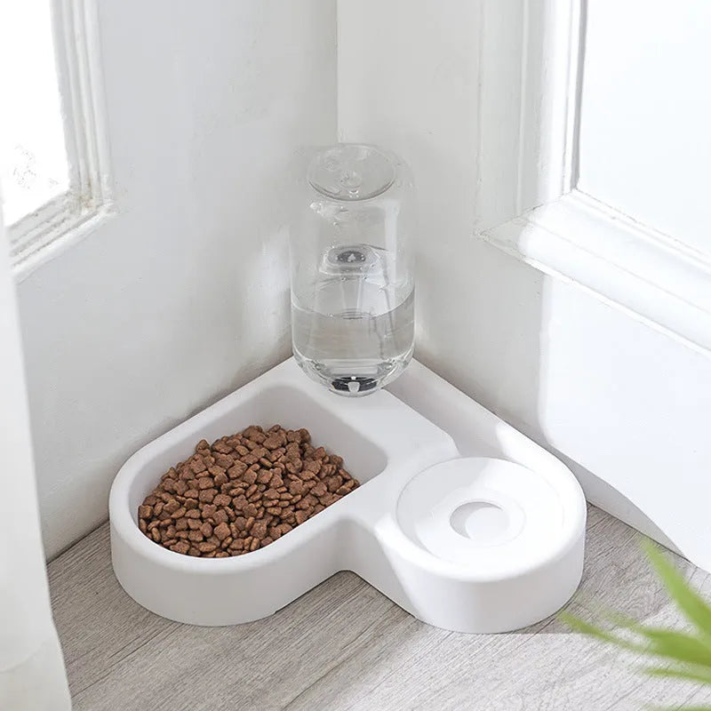 White pet water fountain with 4-litre capacity bowl and food-grade plastic construction.