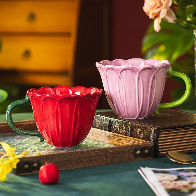 Ceramic breakfast cup with pastoral pattern available in red or purple, 500ml capacity