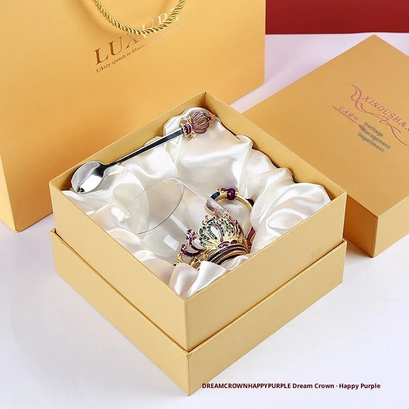 Round heat-resistant glass tea cup with enamel spoon, lid and saucer in 301-400ml capacity