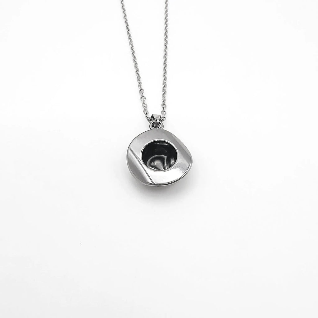 Metal cowboy hat punk pendant necklace on O-ring chain, available in gold, rose gold and steel colour