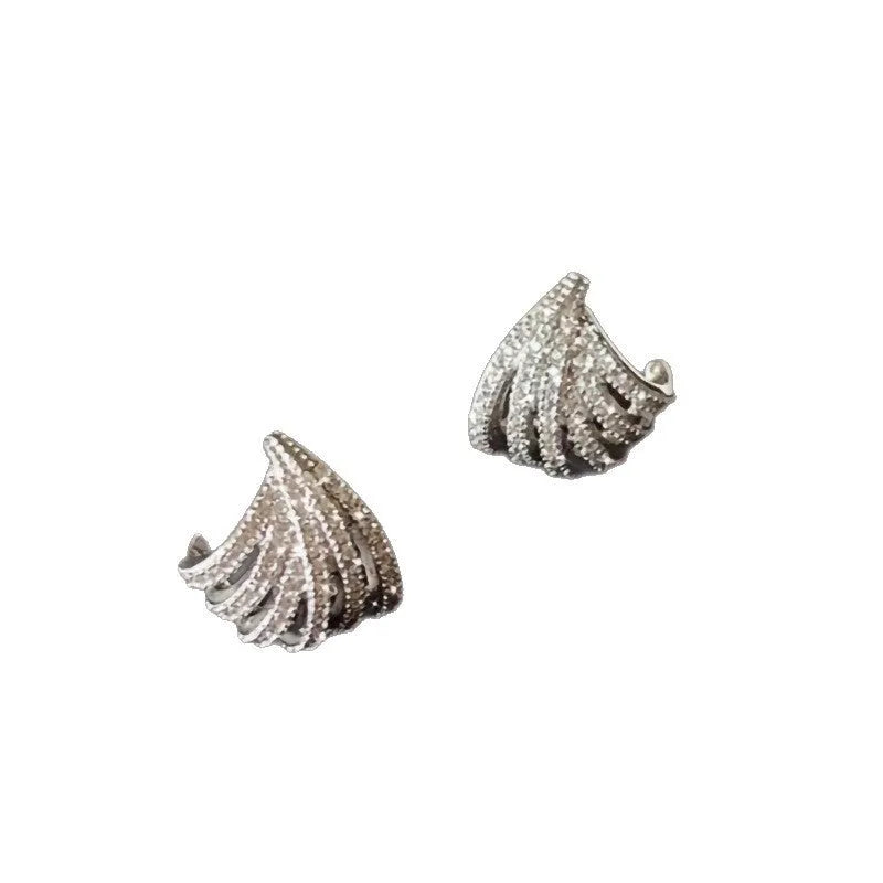 Women's geometric line design earrings in platinum colour with zircon material