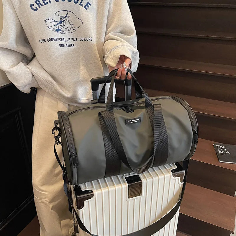Waterproof Oxford cloth sports handbag in black, dark gold, or dark grey for men and women leisure travel