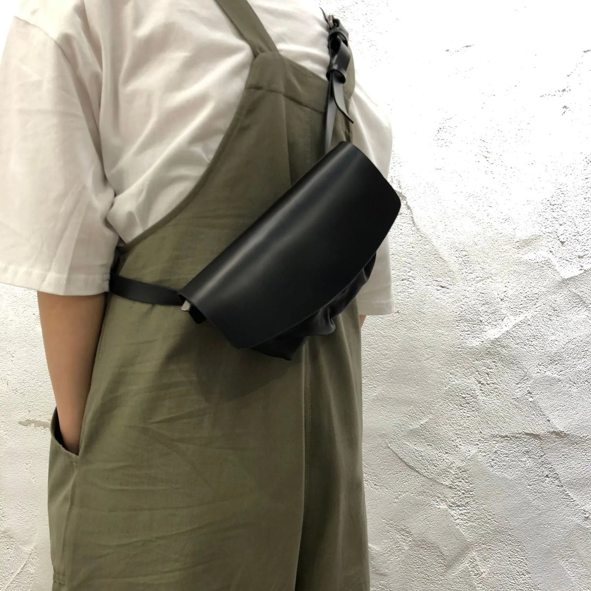 Genuine cowhide leather single-shoulder bag for women black handmade 14cm width 21.5cm length