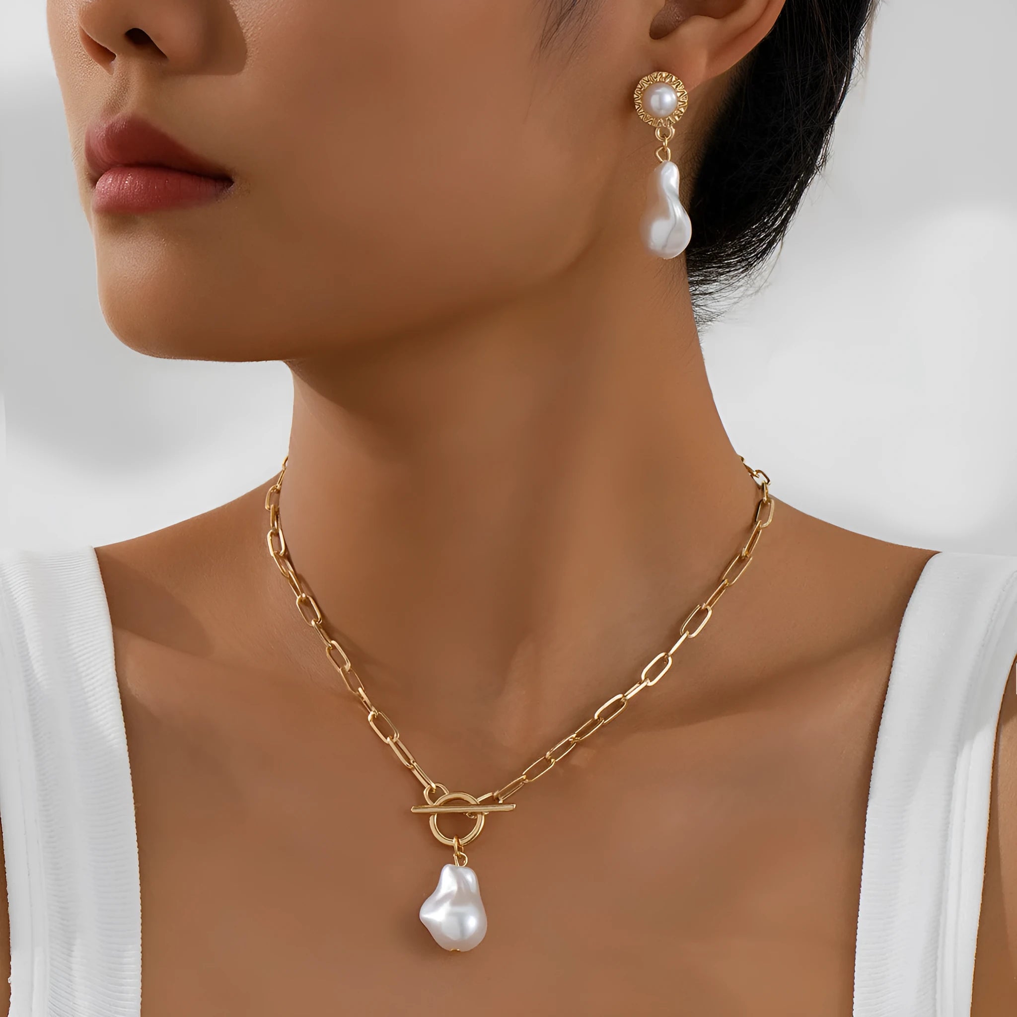 Gold tone retro baroque pearl necklace and ear stud jewellery set for women
