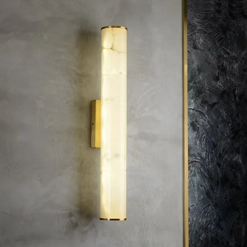 Marble wall lamp with warm light, black finish, 50cm long, mounted on a living room wall