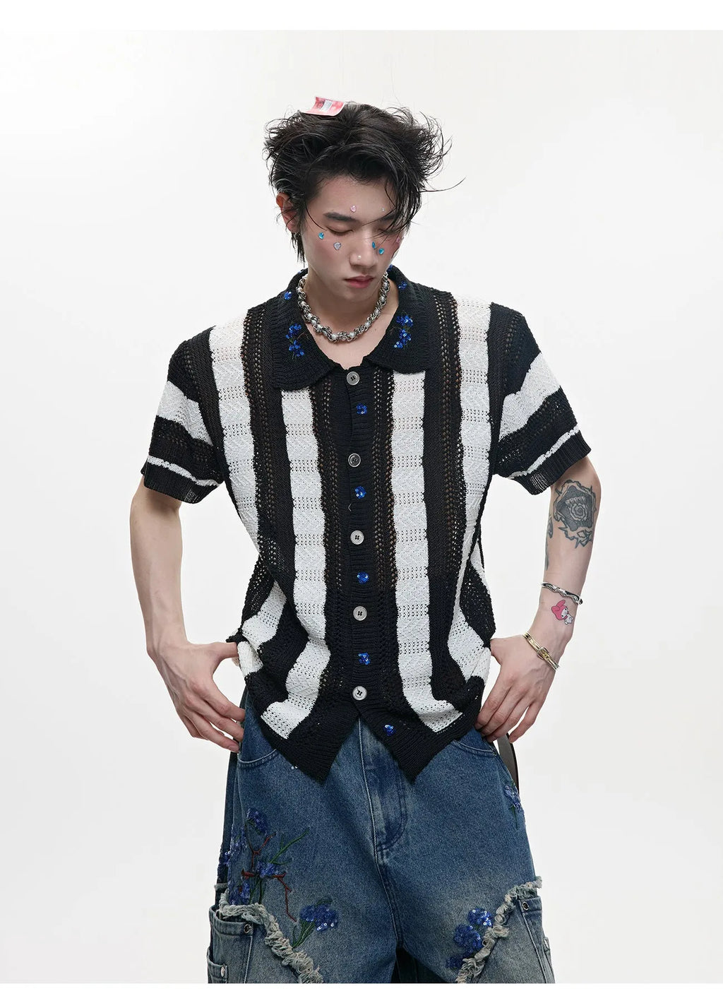 Men's retro striped knit shirt in loose fit with short sleeves and button decoration