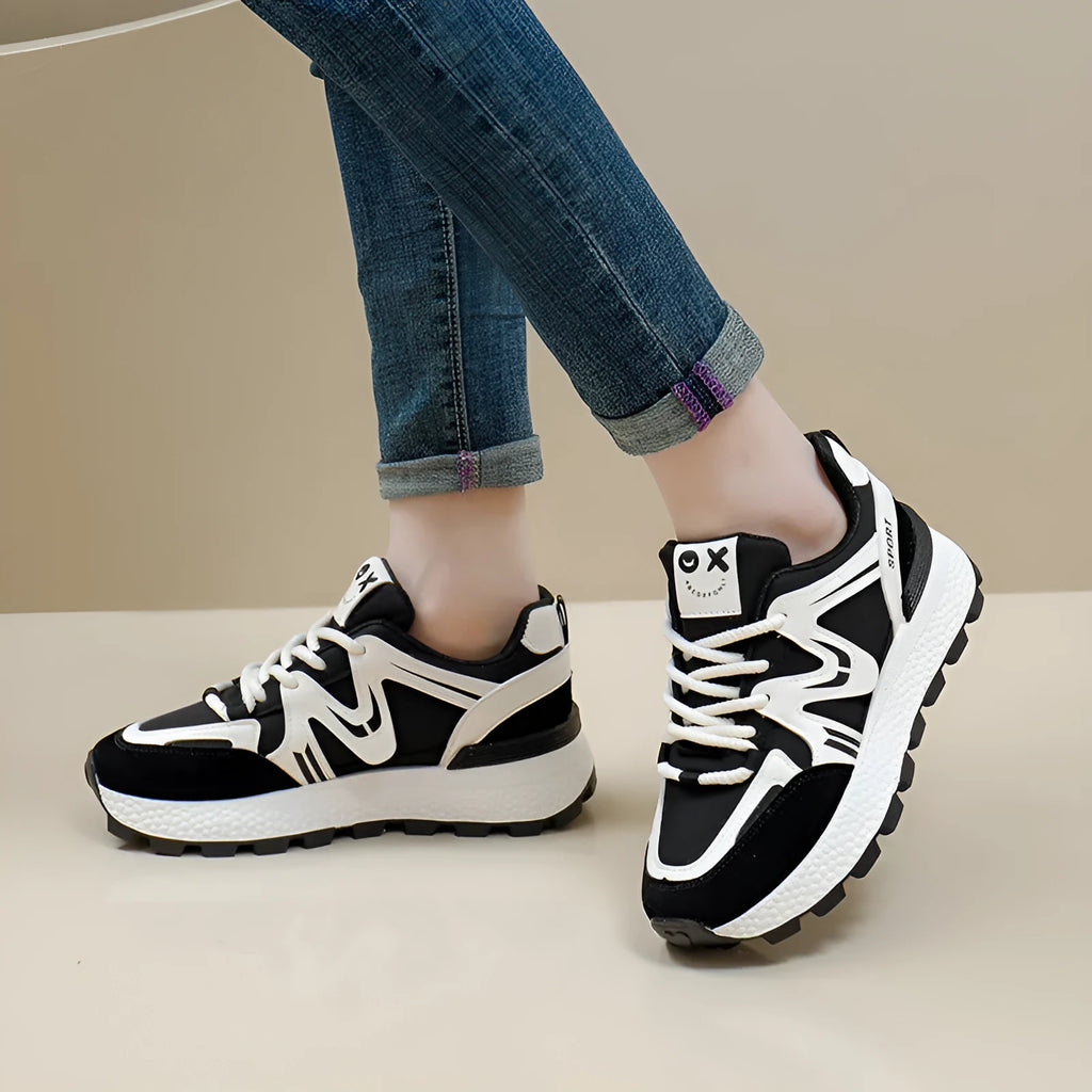 Women's black platform casual shoes with round toe and front lace-up fastening