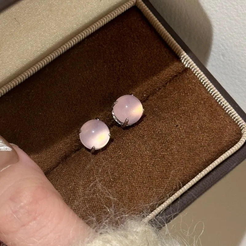 Copper four-claw chalcedony stud earrings in geometric round shape with national fashion style