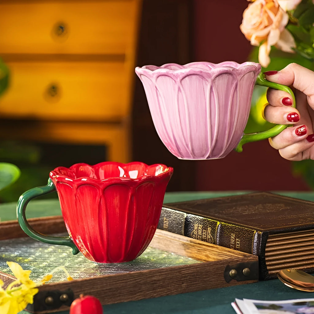 Ceramic breakfast cup with pastoral pattern available in red or purple, 500ml capacity