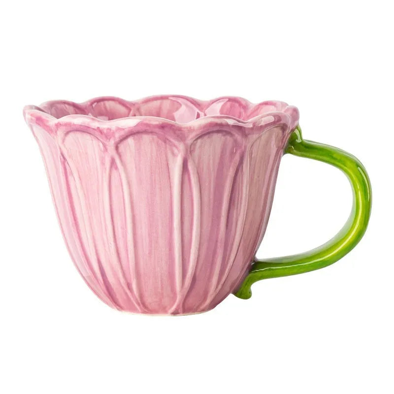 Ceramic breakfast cup with pastoral pattern available in red or purple, 500ml capacity