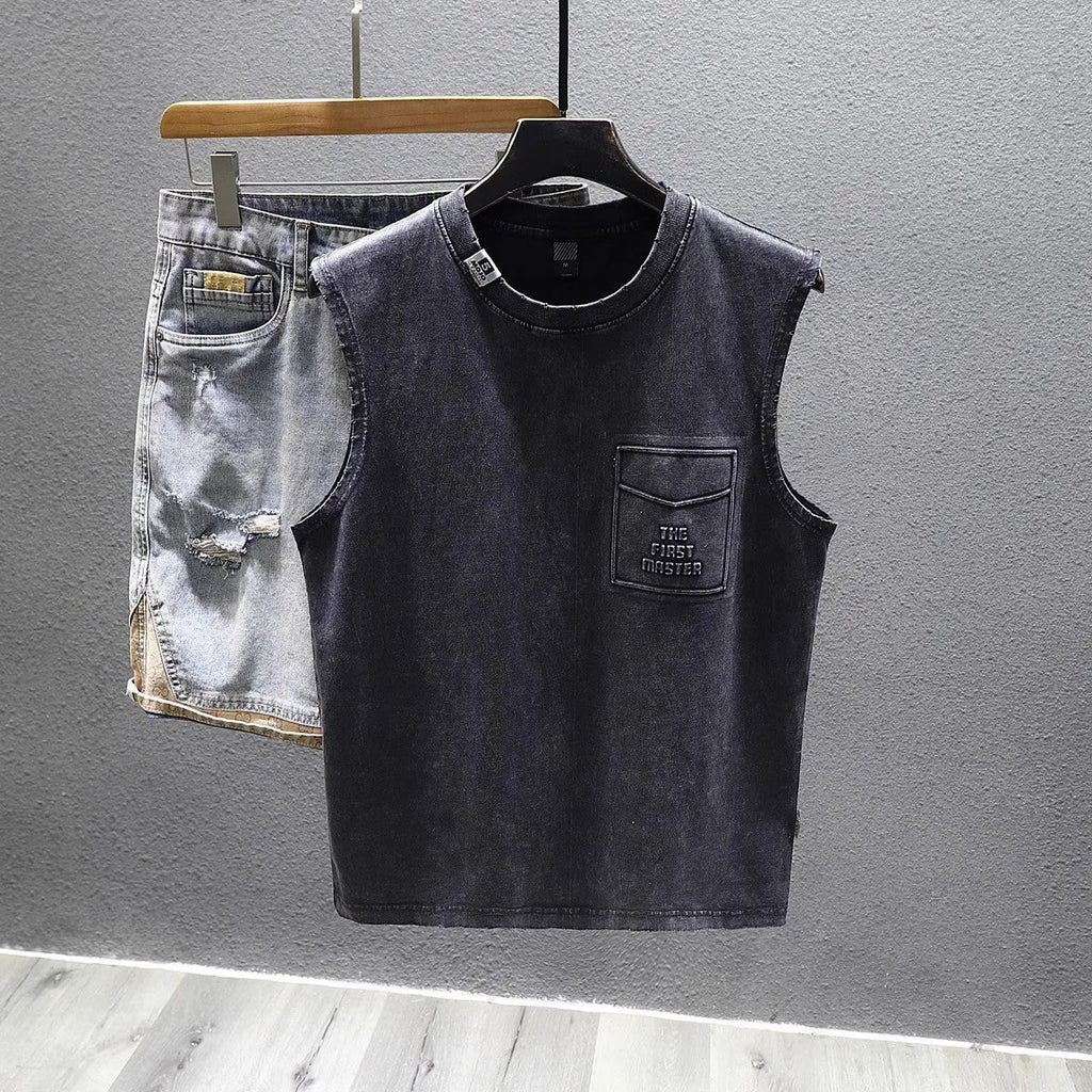 Cotton sleeveless fitness t-shirt in loose fit with straight hem design