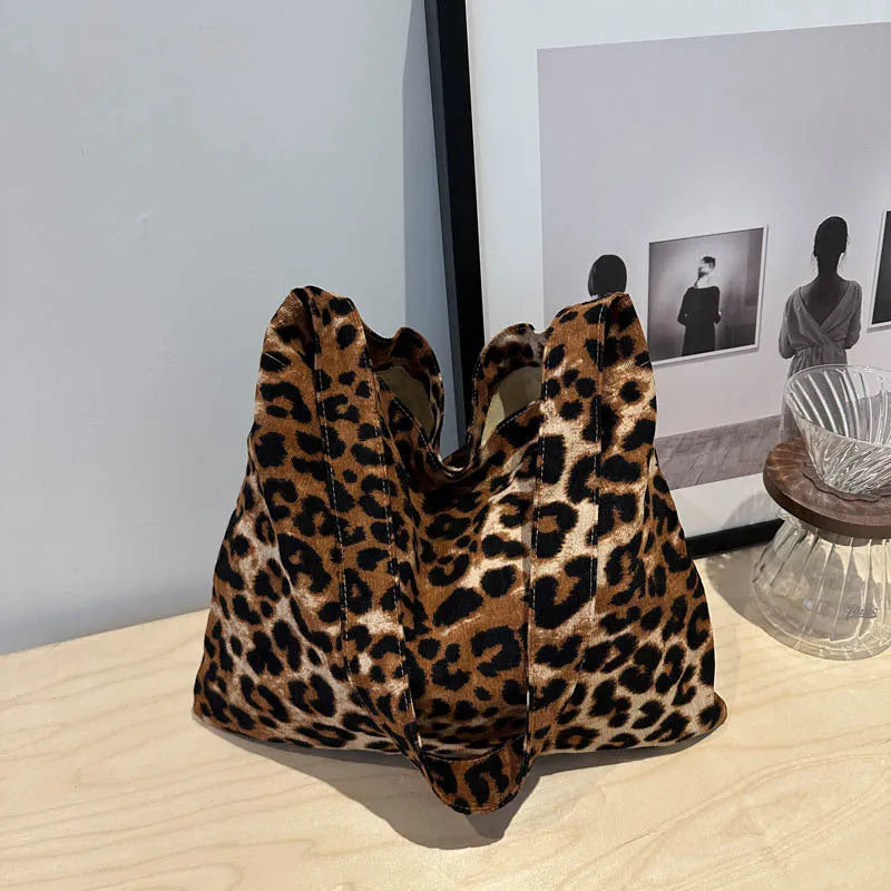 Simple large capacity leopard print shoulder messenger bag in black with single strap