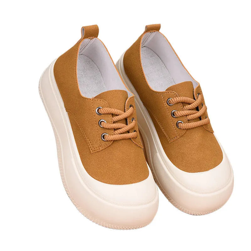 Women's beige suede platform loafers with round toe and front lace-up on a 4cm rubber sole.