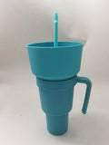 Silicone straw cup with handle, 901-1000ml, in blue solid colour, approx. 14.5cm wide and 26.7cm tall.