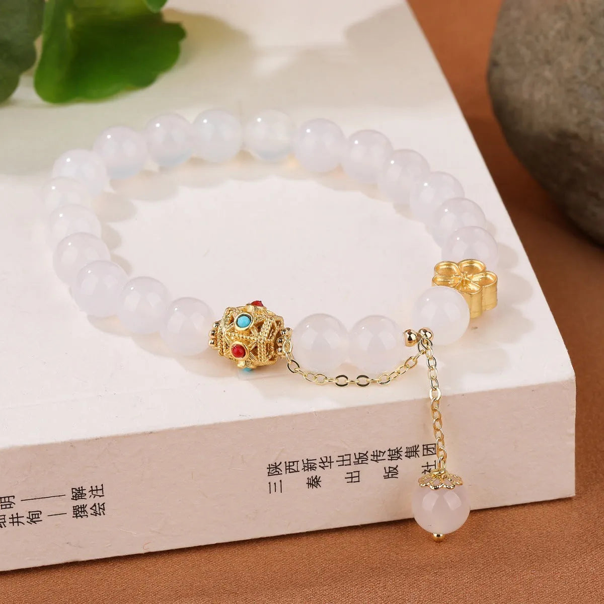Handcrafted agate bracelet with approximately 8mm natural stones and copper wire setting