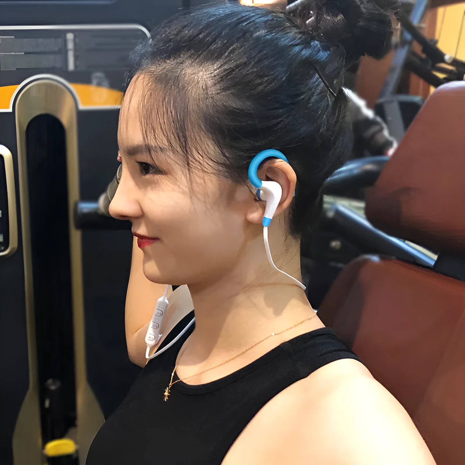Wireless Bluetooth earphone in black with charging cable, 10 metre range, 4.5 hour talk time